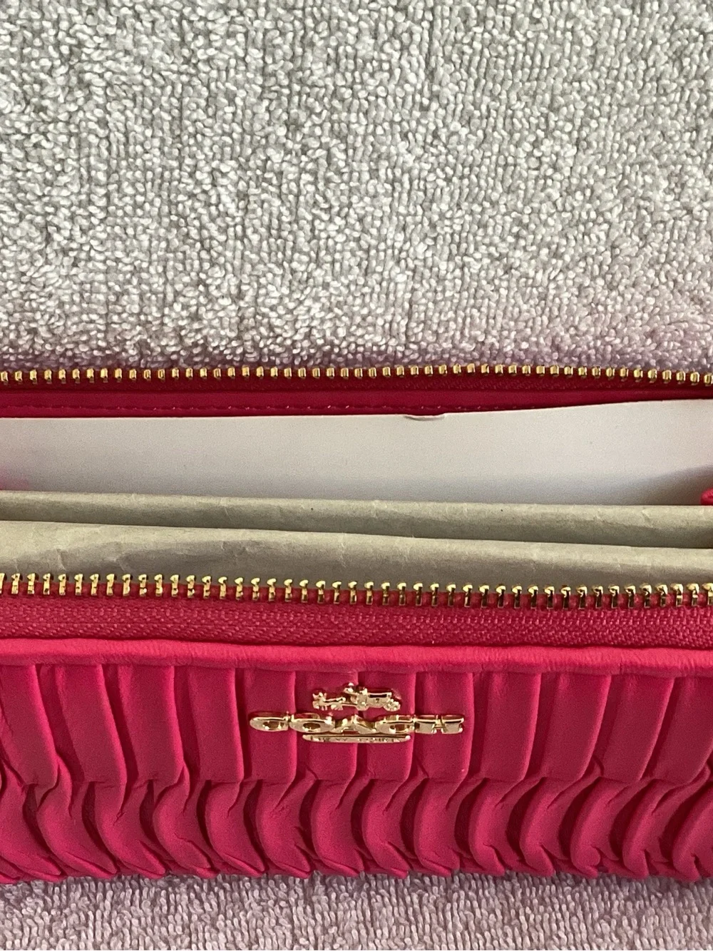 Coach Spruce Dahlia Pebble Leather Sandal Madison Hot Pink Gathered Wallet 53982